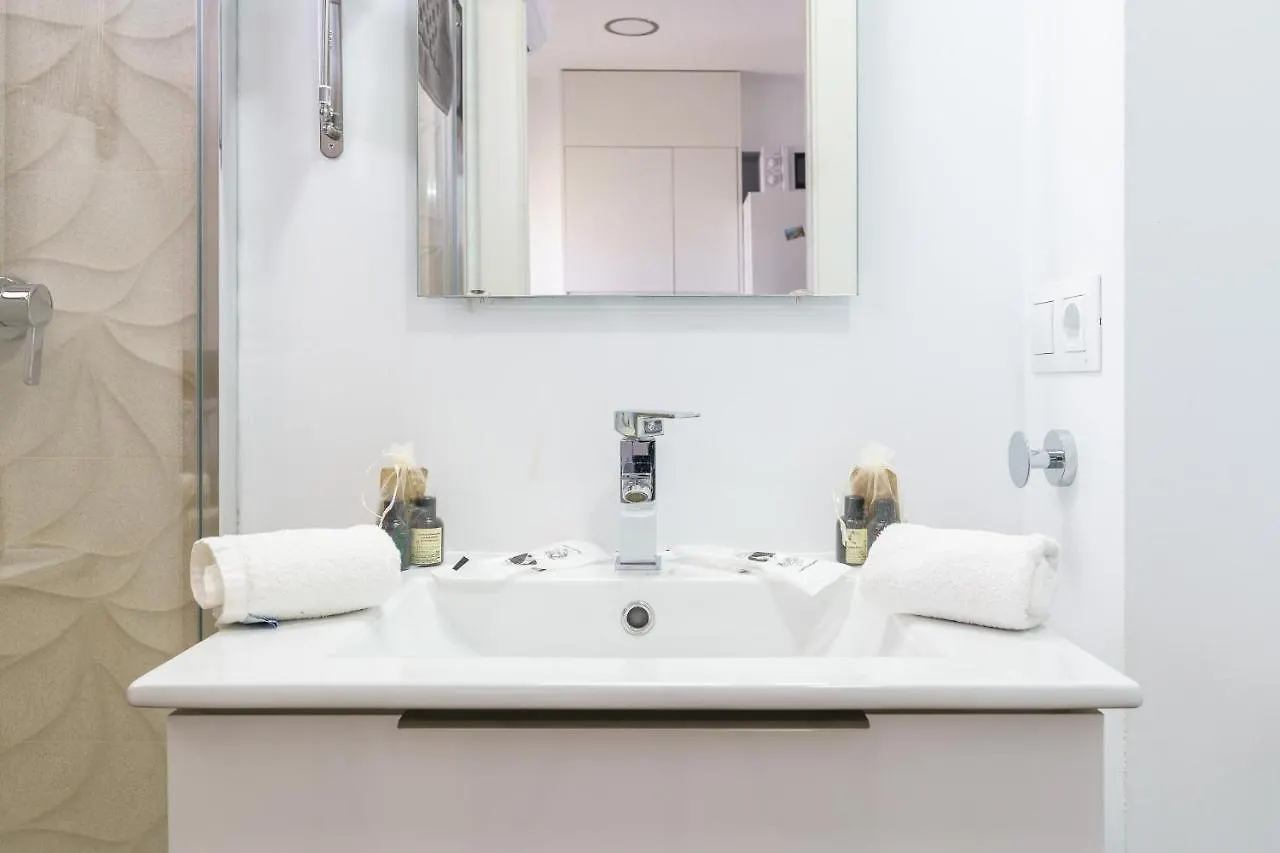 Amazing Views Beachfront Apartment With Swimming Pool Benalmádena
