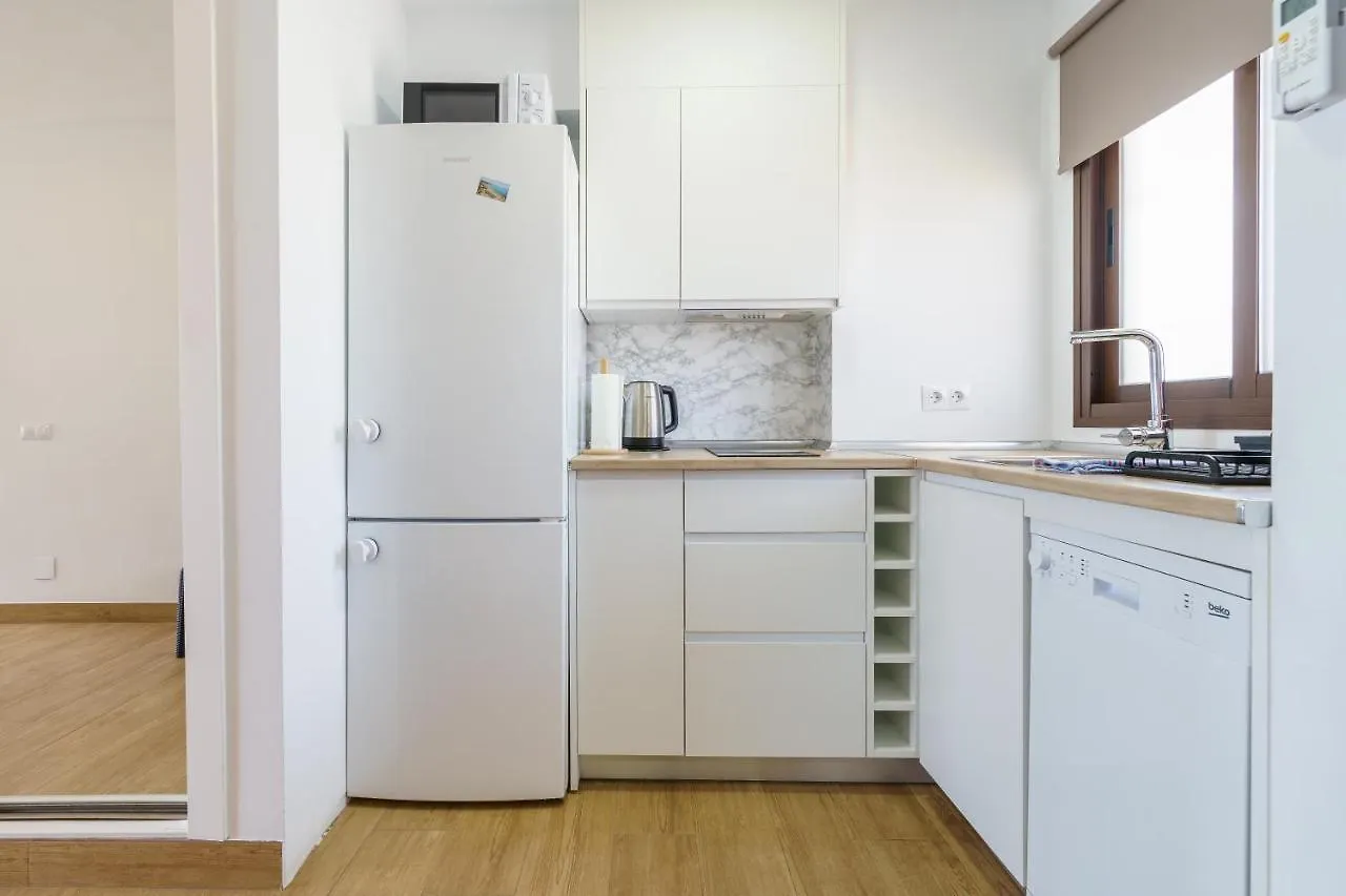 בנאלמדנה Amazing Views Beachfront Apartment With Swimming Pool